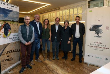 Foto de familia VII Ruta Gastronómica de la Carne de Toro