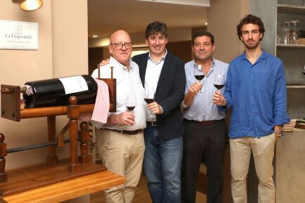 Foto de familia presentación Finca La Emperatriz 2019