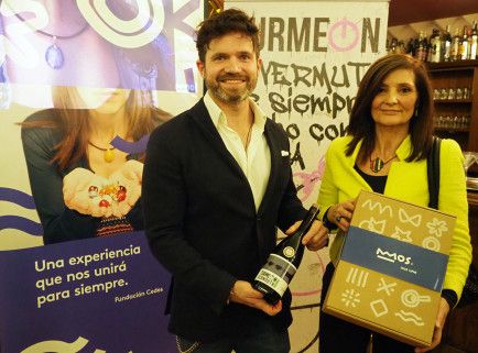 El manager de Bodegas Jaime y creador de Turmeon, Martín Jaime, y la directora de la Fundación CEDES, Teresa Muntadas, durante la presentación