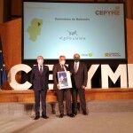 El gerente de Bodegas El Grillo y la Luna, José María Cidad, recoge el premio