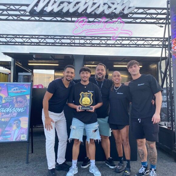 Equipo Madison con el premio