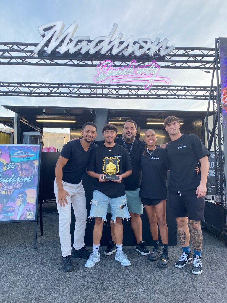 Equipo Madison con el premio