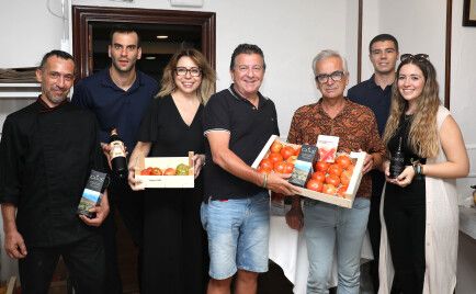 Equipo del Candelas, con Ana Abadías, Javier Mené y Miguel Ángel Vicente en el centro