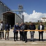 El presidente de las Cortes de Aragón, el consejero de Agricultura y el alcalde Aniñón cortan la cinta inaugural