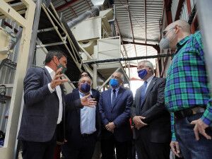 Pere Colat, presidente de Unió Nuts, explica el funcionamiento de las instalaciones