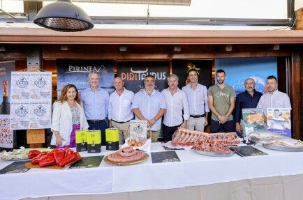 Foto de familia equipo La Junquera y productores