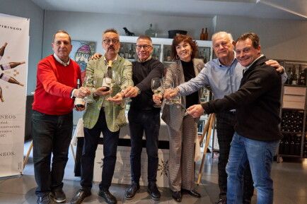 oto de familia presentación nuevas añadas Pirineos Chardonnay y Pìrineos Gewürztraminer