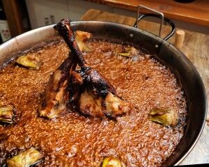 Arroz de jarrete de Ternasco de Aragón al romero con alcachofas confitadas (bahía) FOTO GABI ORTE