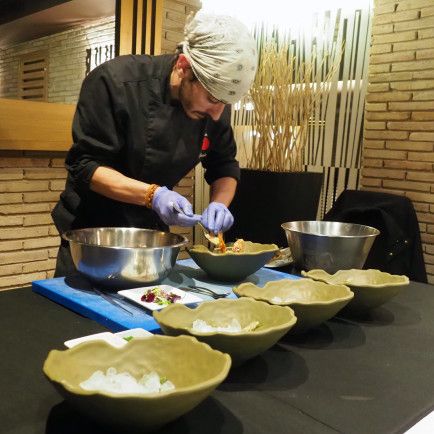 El jefe de cocina de Donde Carol, Jesús Rubio prepara las jornadas "No solo sushi"