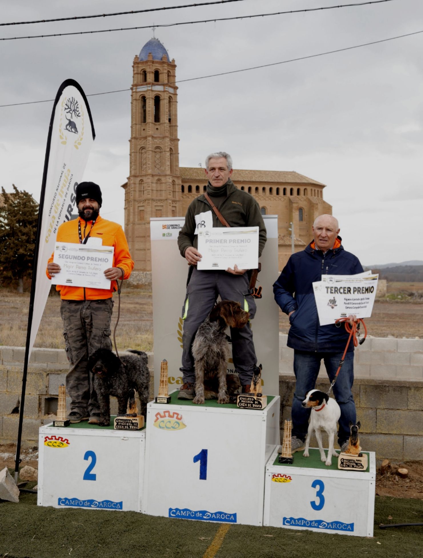 El concurso nacional de Caza de Trufa congrega en Mainar a una veintena de cazadores procedentes de distintos puntos de España