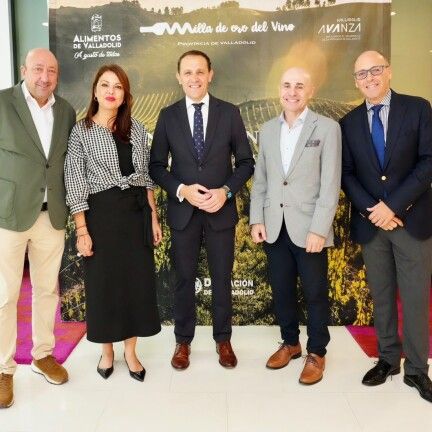 Foto de familia presentación en Zaragoza de la Milla de Oro del Vino de la Provincia de Valladolid