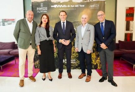 Foto de familia presentación en Zaragoza de la Milla de Oro del Vino de la Provincia de Valladolid