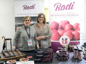 Blanca y Mari Rodríguez junto a sus productos