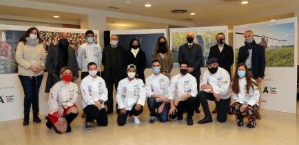 Foto de familia calendario solidario Cocineros de Aragón 2020